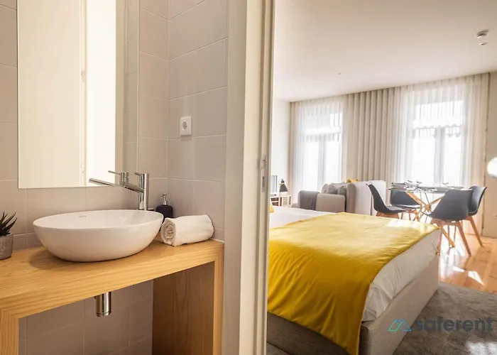 Light-filled Bonjardim * 波尔图