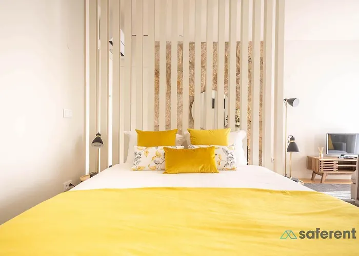 Light-filled Bonjardim *