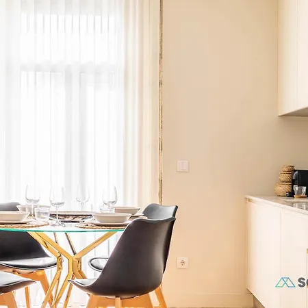 Light-filled Bonjardim