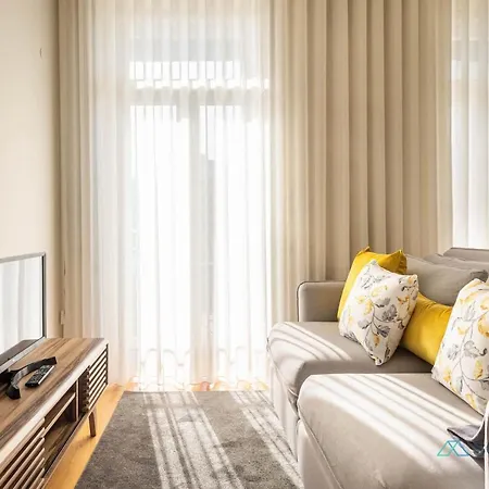 Light-filled Bonjardim 포르투