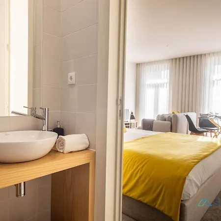 Light-filled Bonjardim * פורטו