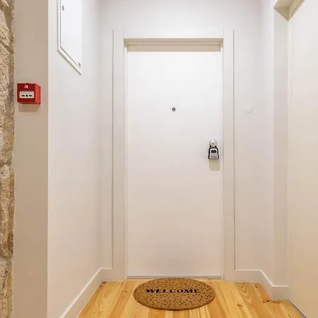 Light-filled Bonjardim דירה