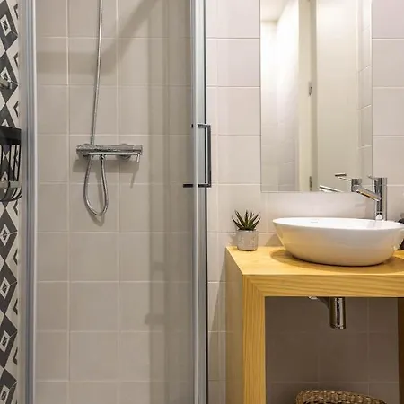 Light-filled Bonjardim *