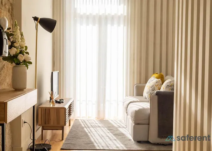 Light-filled Bonjardim *