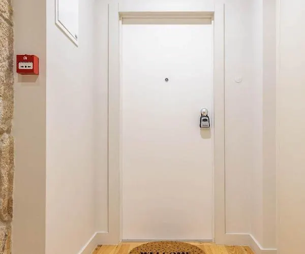 Light-filled Bonjardim Apartman