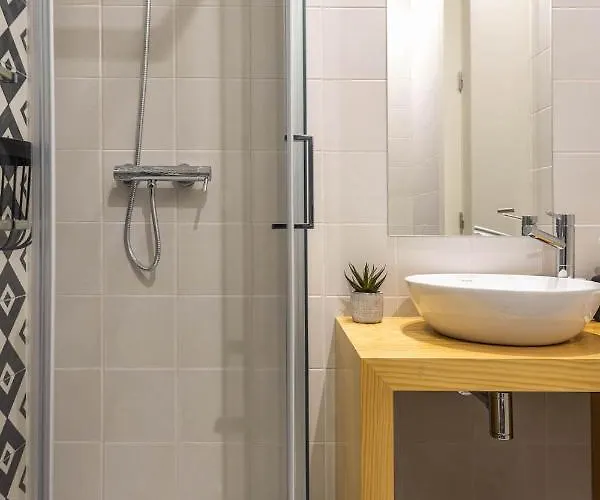 Light-filled Bonjardim *