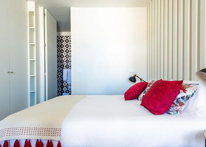 Light-filled Bonjardim Apartman