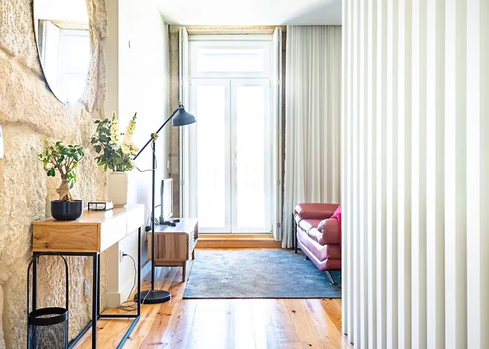 Light-filled Bonjardim Apartman *