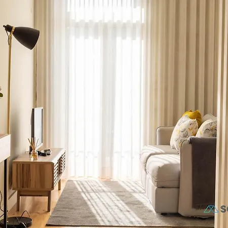 Light-filled Bonjardim *