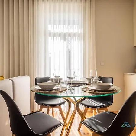 Light-filled Bonjardim *